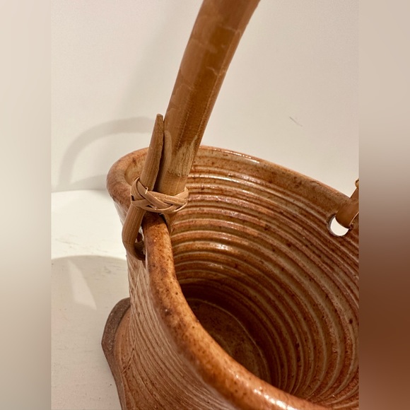 Vintage Studio Pottery Vessel Ikebana Bamboo Handle Signed (00499) - Picture 15 of 15